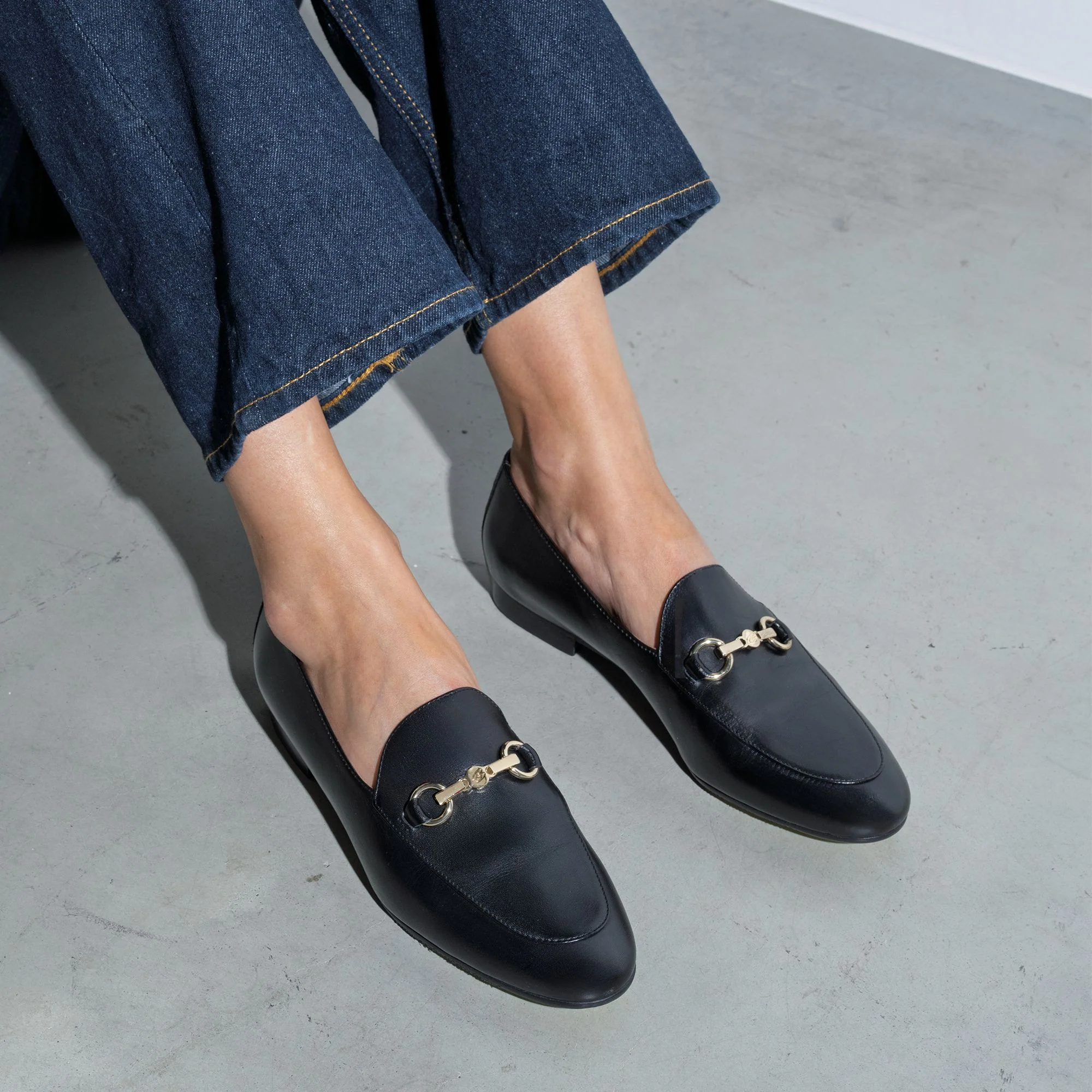 Vendôme Fleur black calfskin leather loafers - Image 2