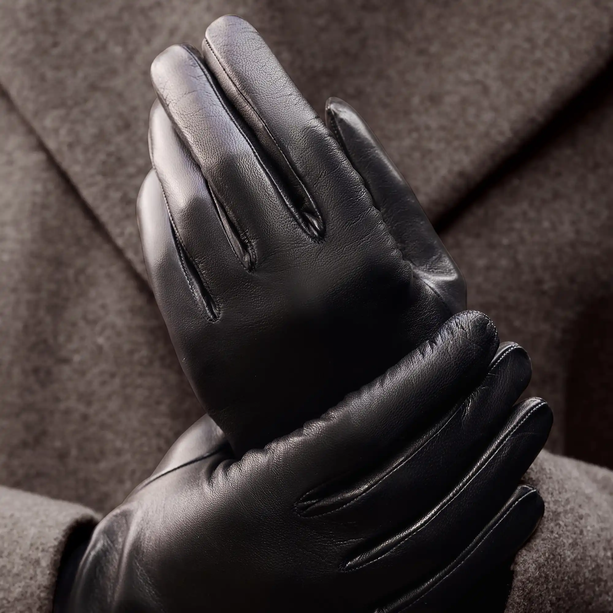 Honoré Eleanor black goatskin leather gloves - Image 4