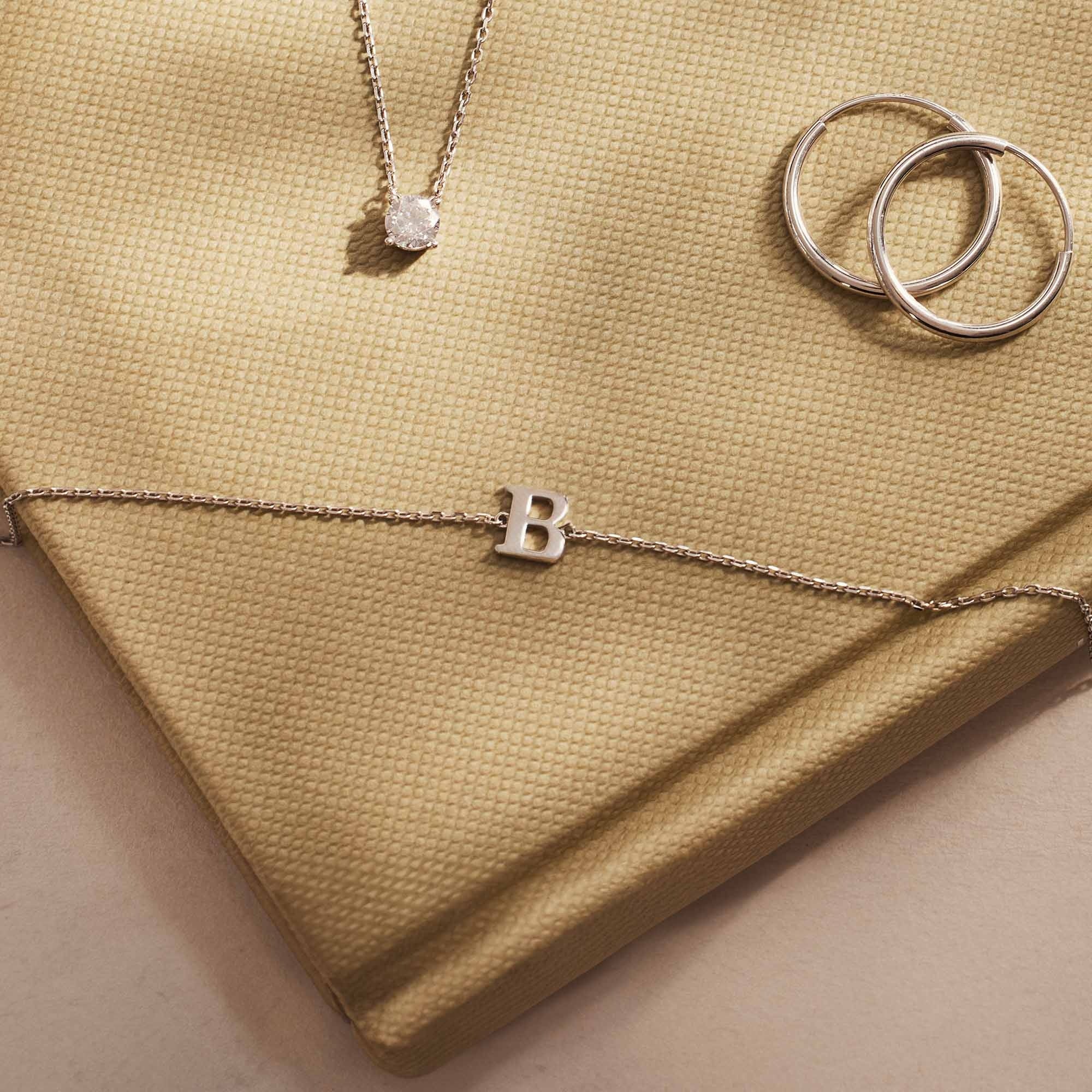 Saint Germain Rachel 14 karat white gold initial bracelet with letter - Image 5