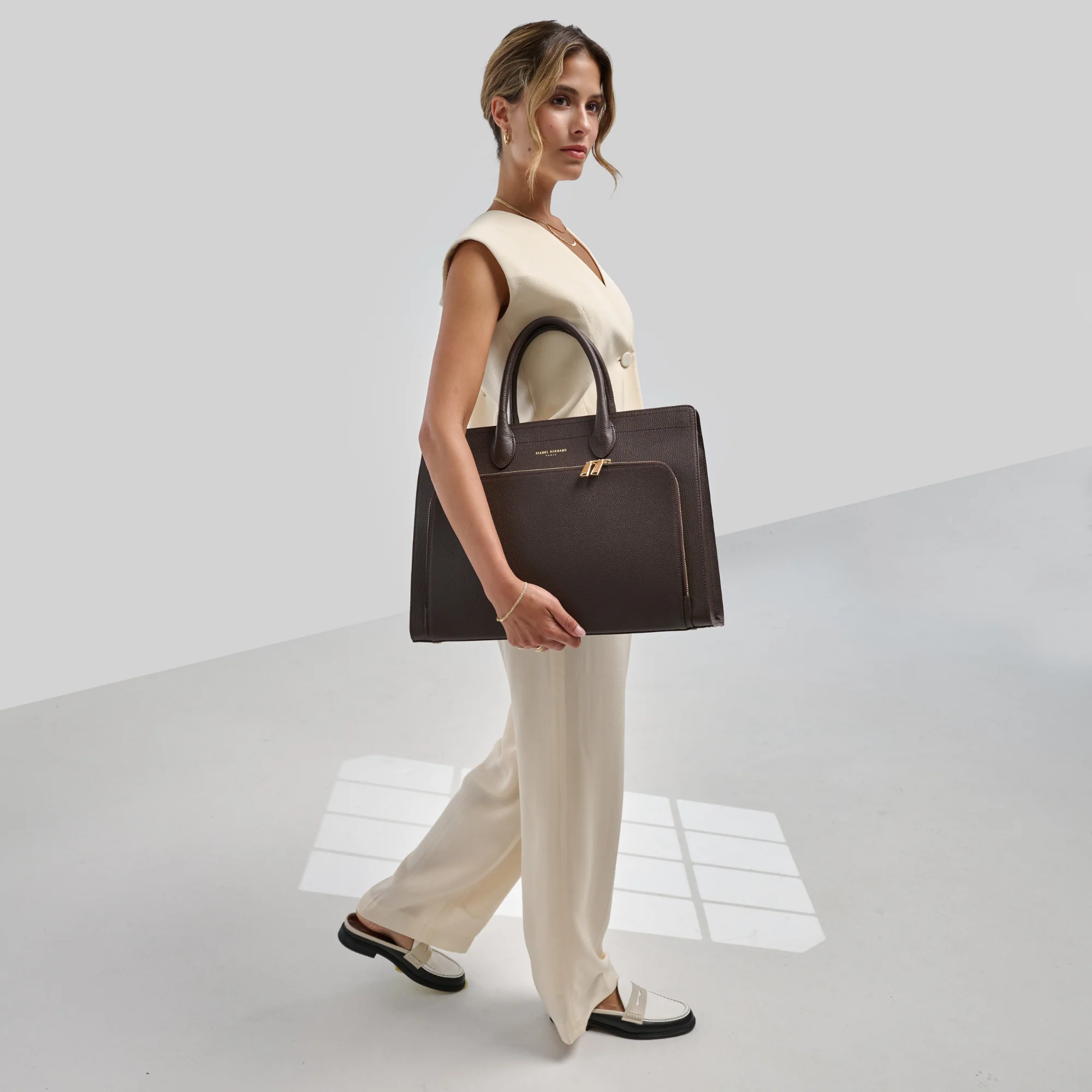Honoré Nadine brown calfskin leather handbag with 16.4 inch laptop pocket - Image 2