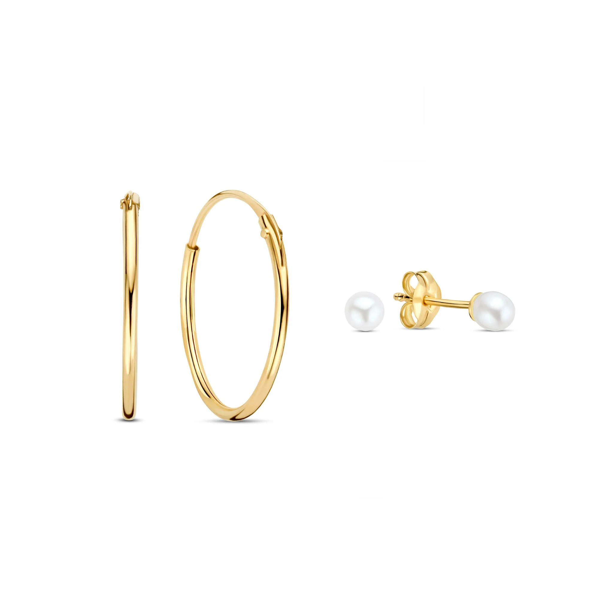 Cadeau d'Isabel 14 karat gold earrings set with pearls