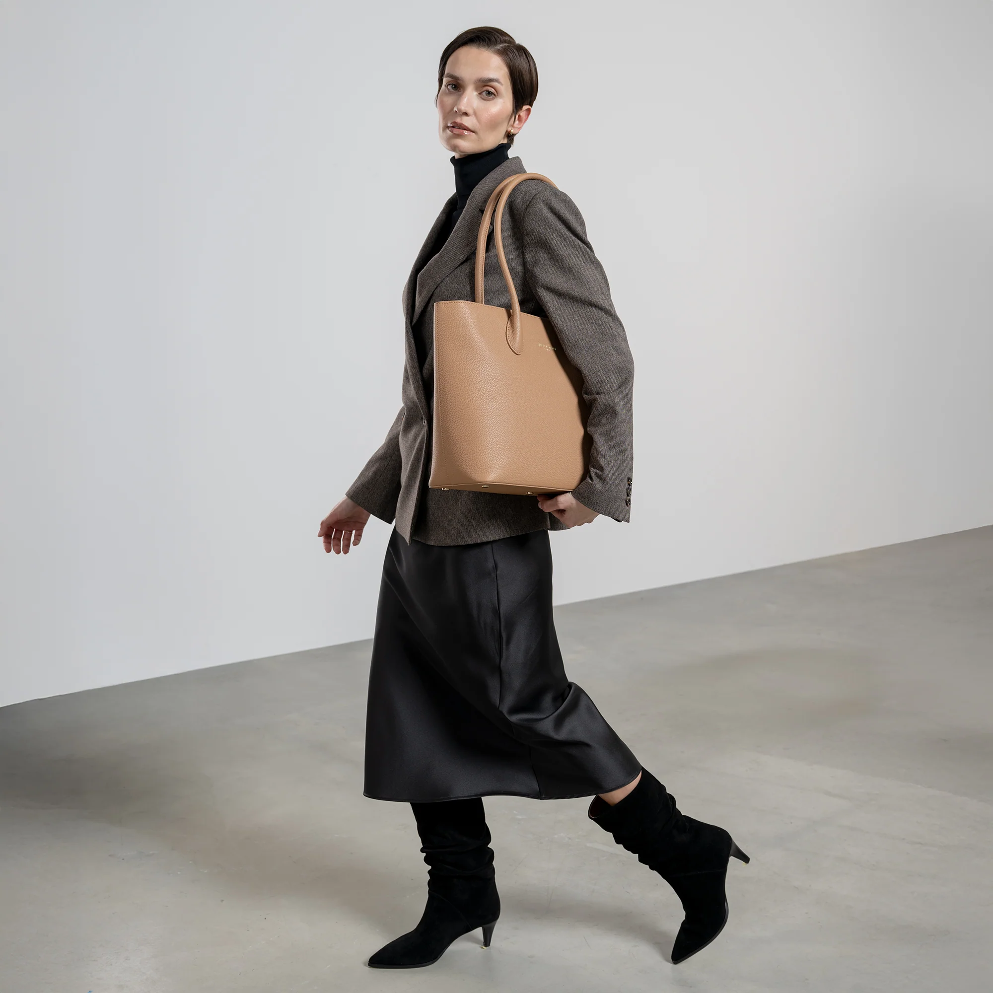 Honoré Lysanne camel calfskin leather shopper - Image 3
