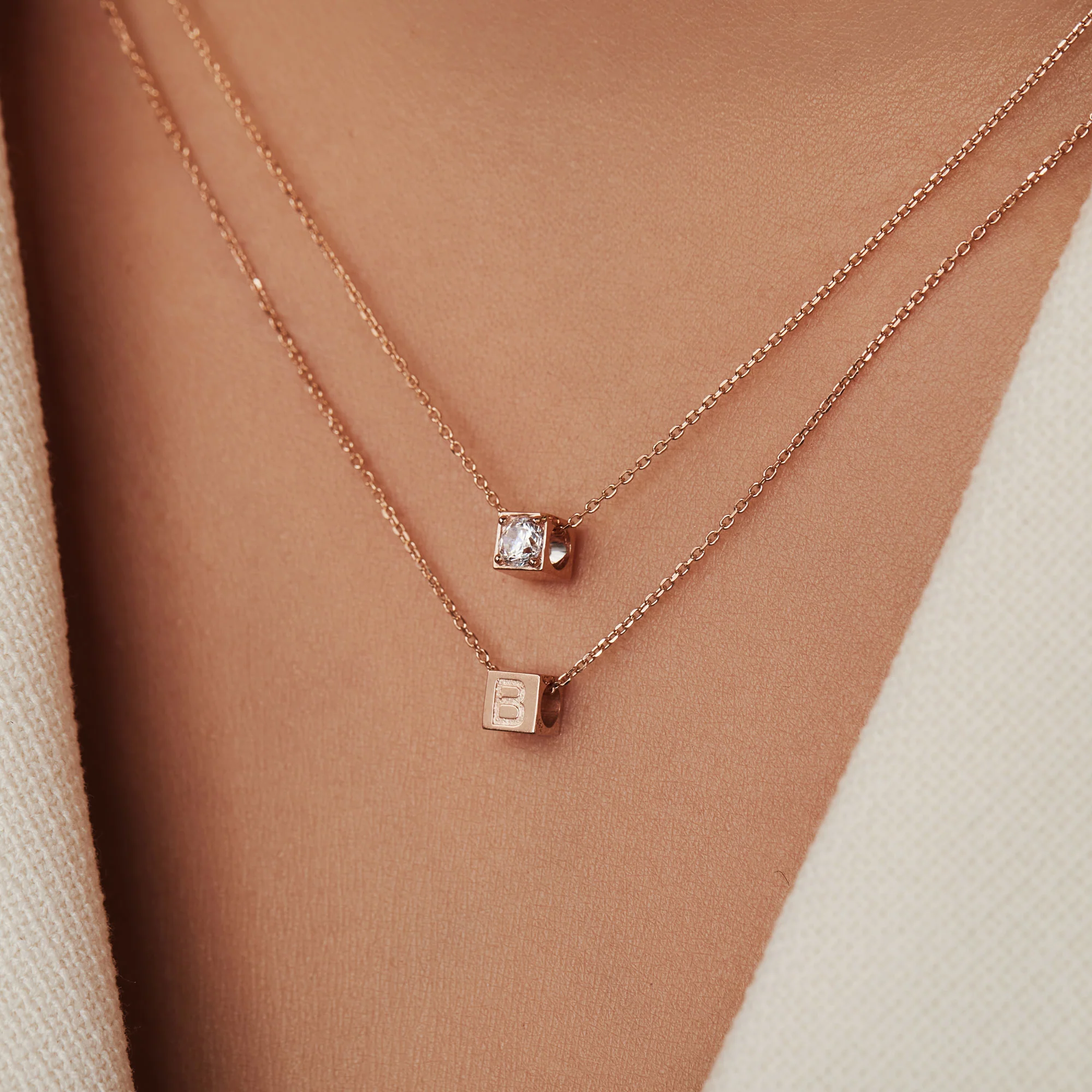 La Concorde Felie 14 karat rose gold cube initial with letter - Image 3