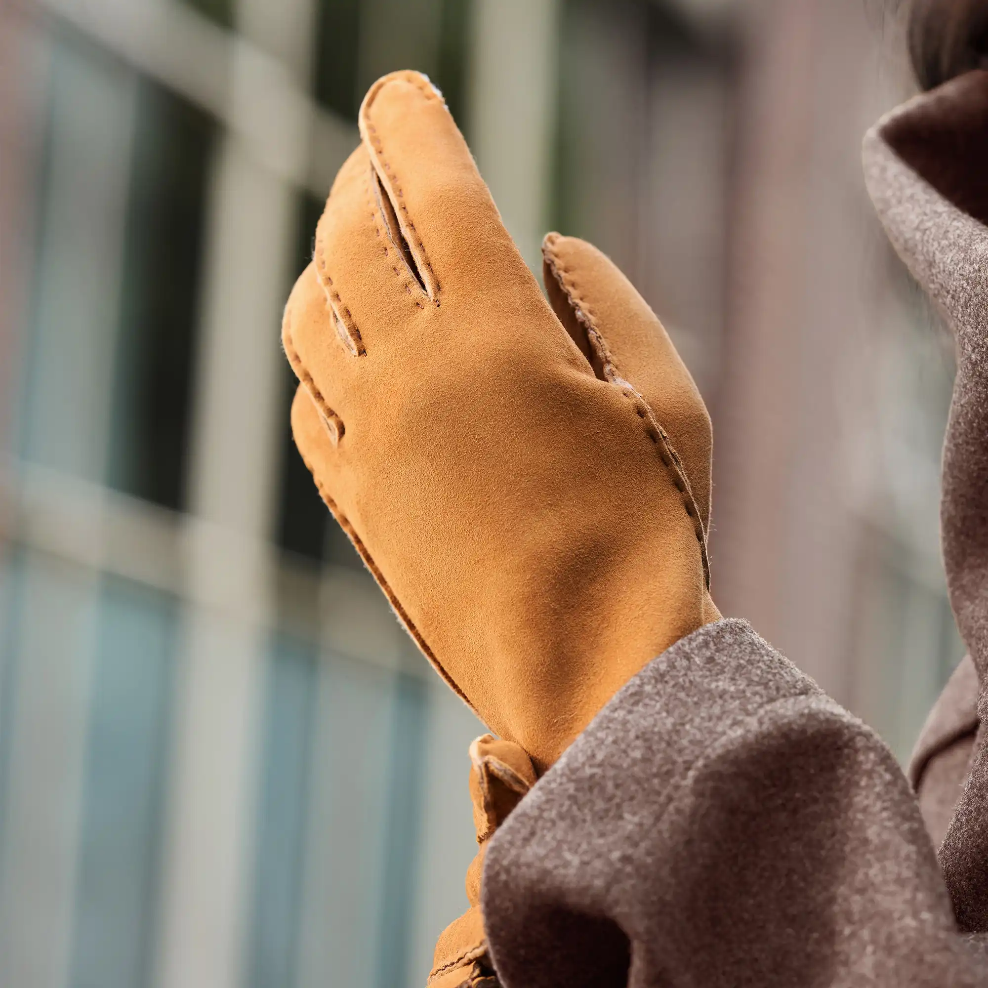 Honoré Zenia cognac lambskin gloves - Image 3