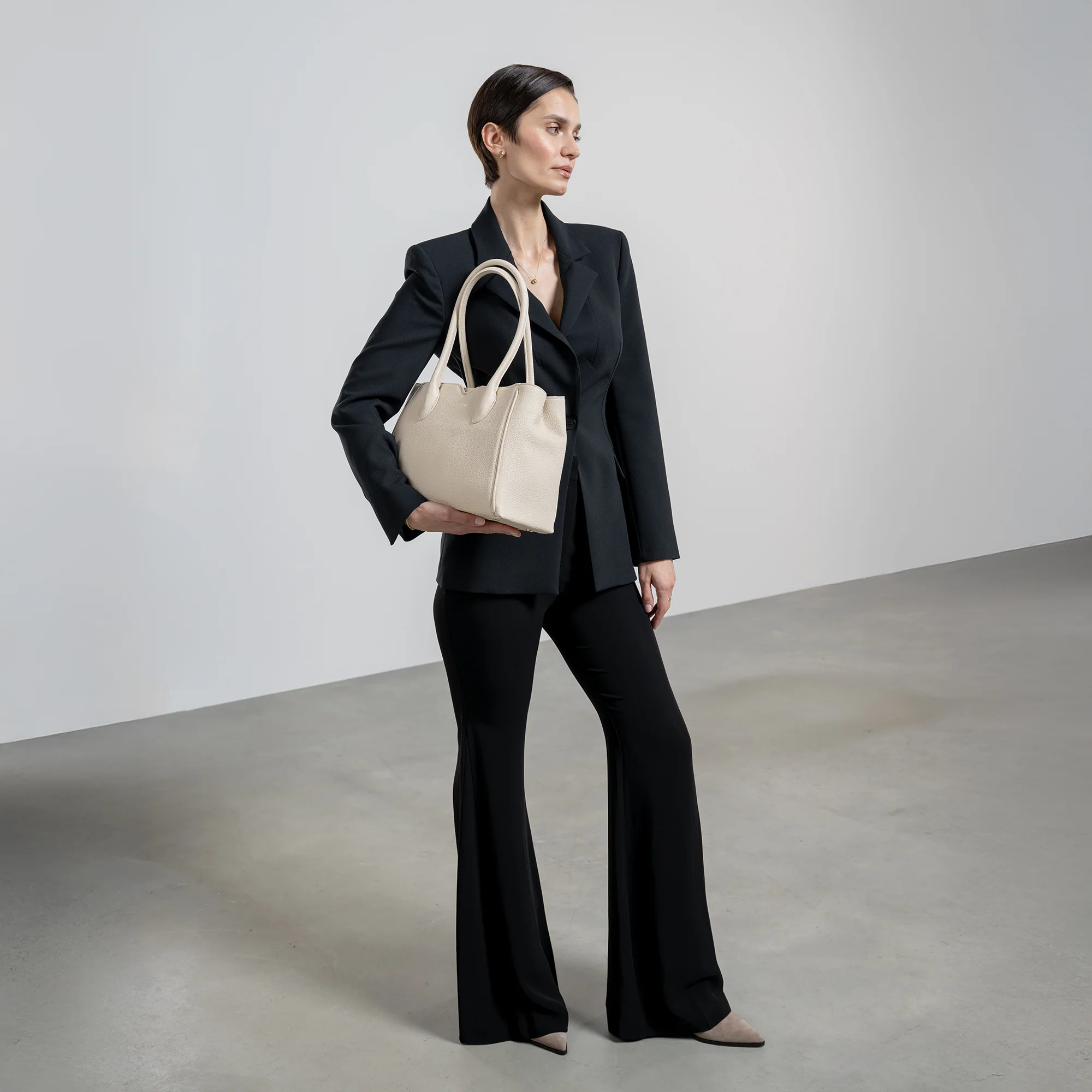 Honoré Cloe Midi cream calfskin leather handbag - Image 3