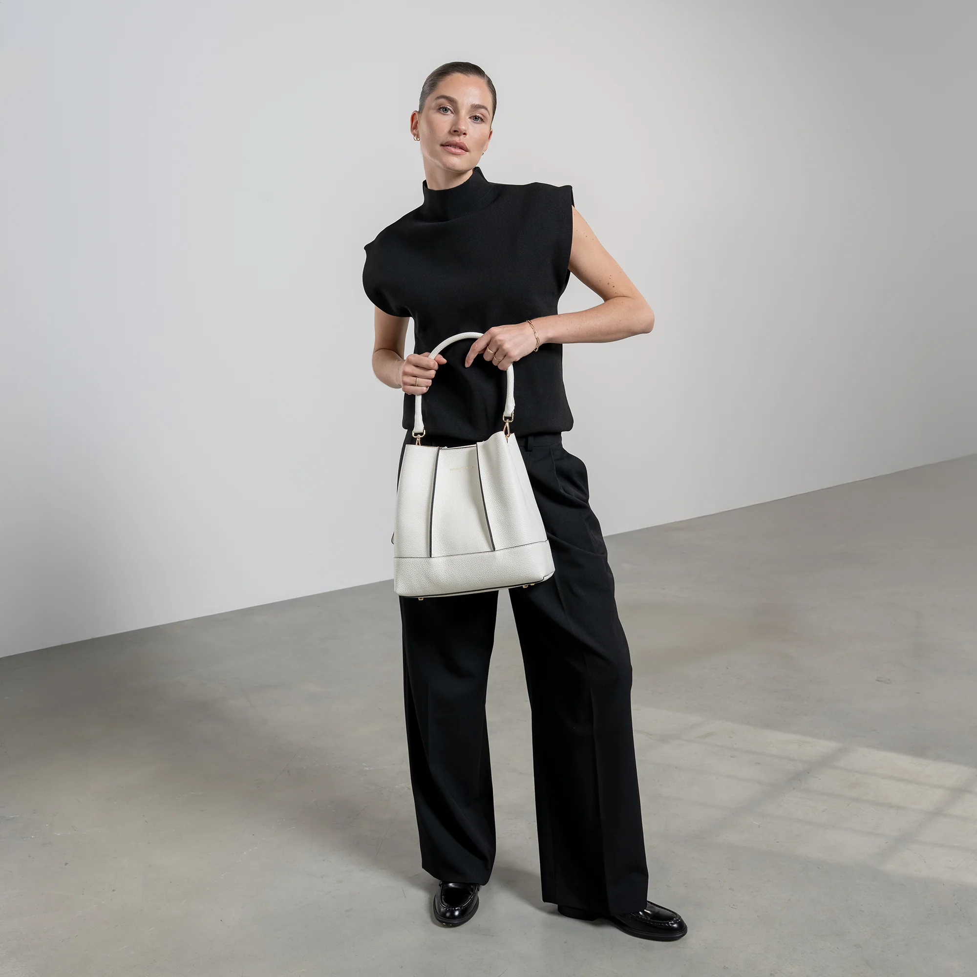 Femme Forte Macie cream calfskin leather shoulder bag - Image 3