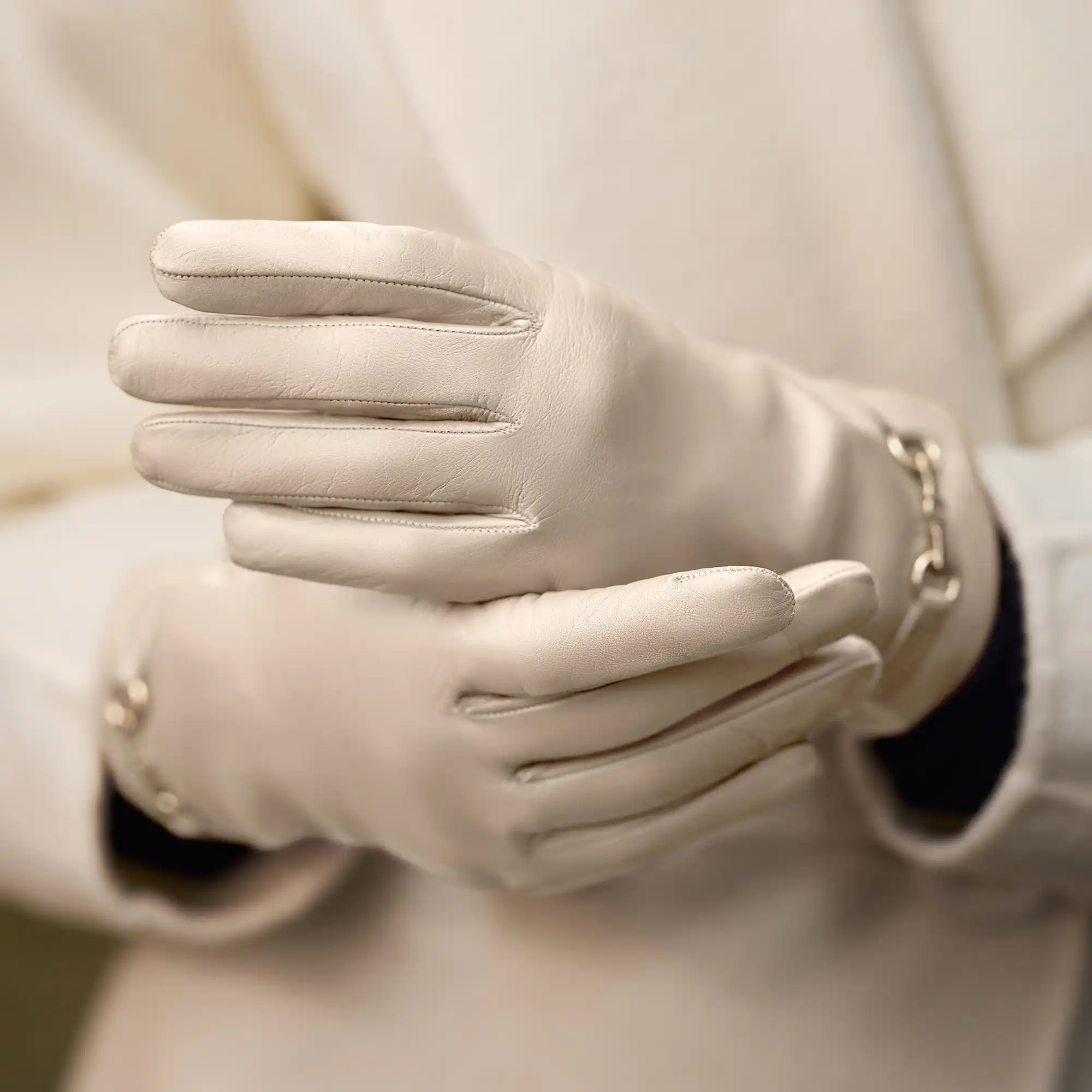 Honoré Marcelia cream goatskin leather gloves - Image 3