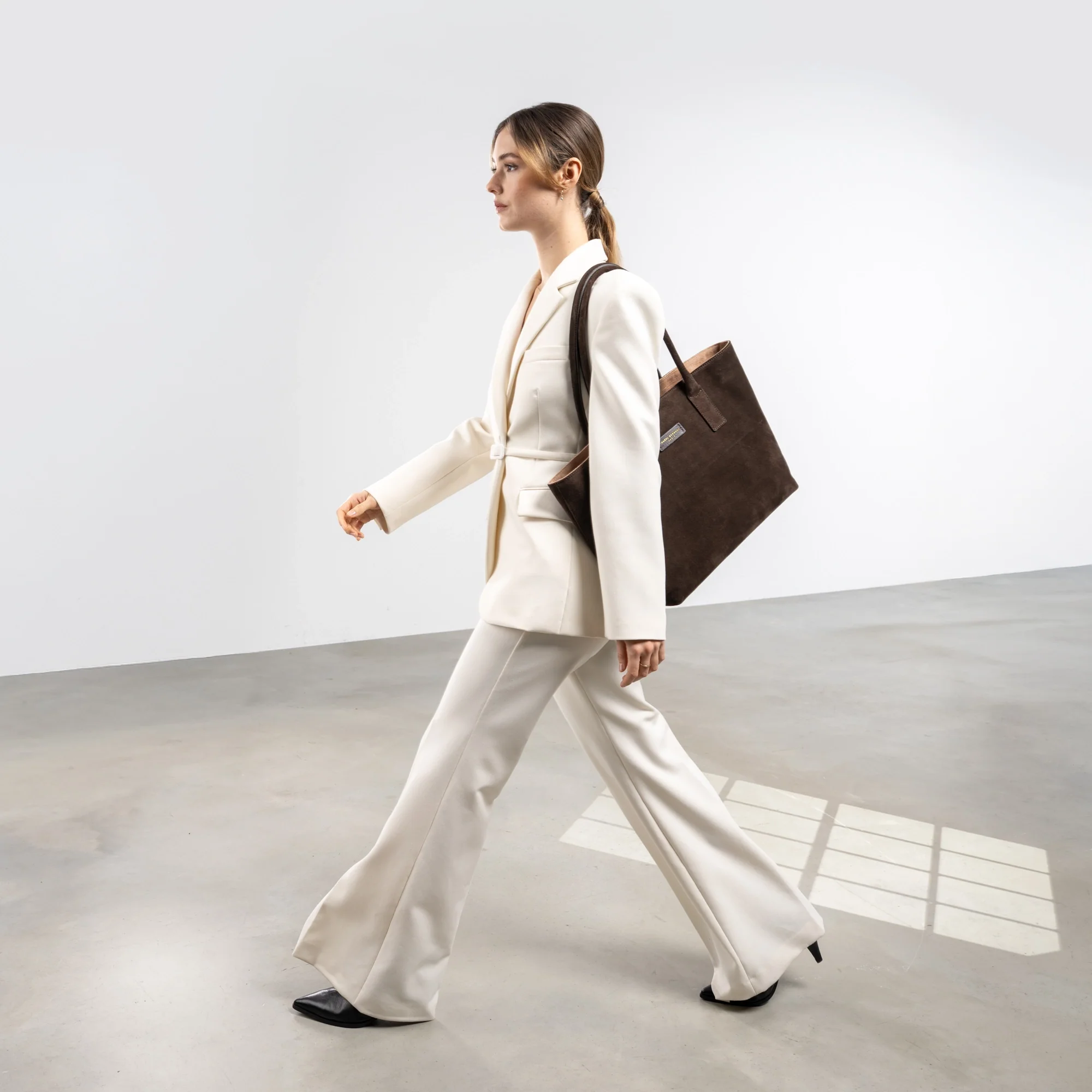 Honoré Elin Dark Brown Suede shoulder bag - Image 2