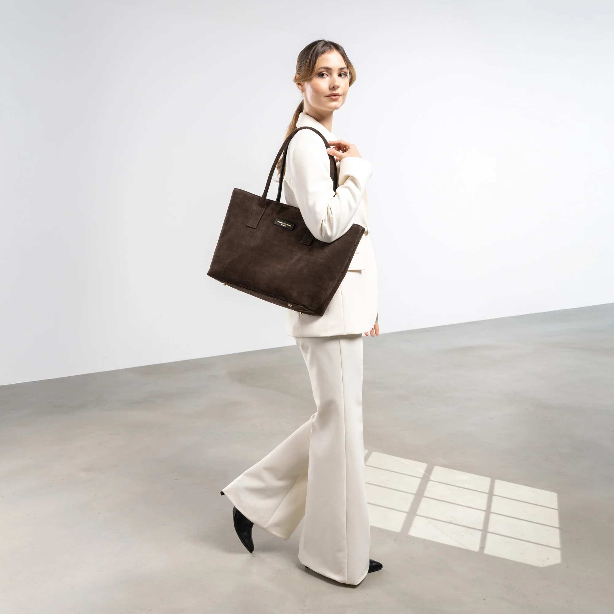 Honoré Elin Dark Brown Suede shoulder bag - Image 3