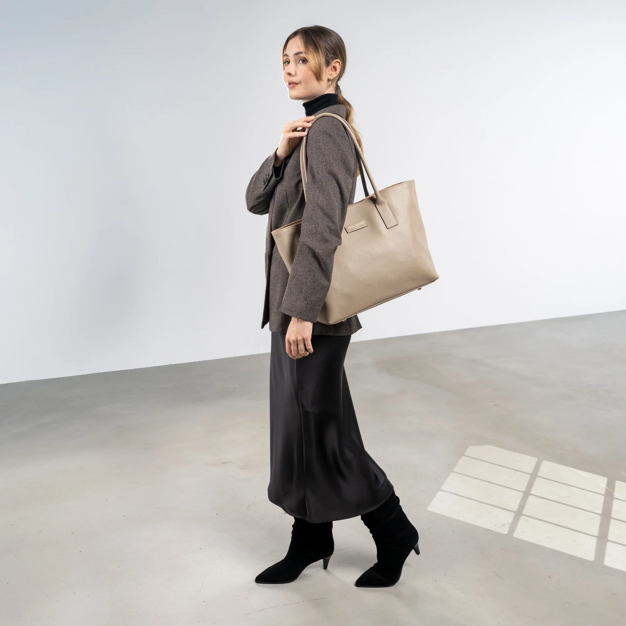 Honoré Elin Taupe calfskin leather shoulder bag - Image 3