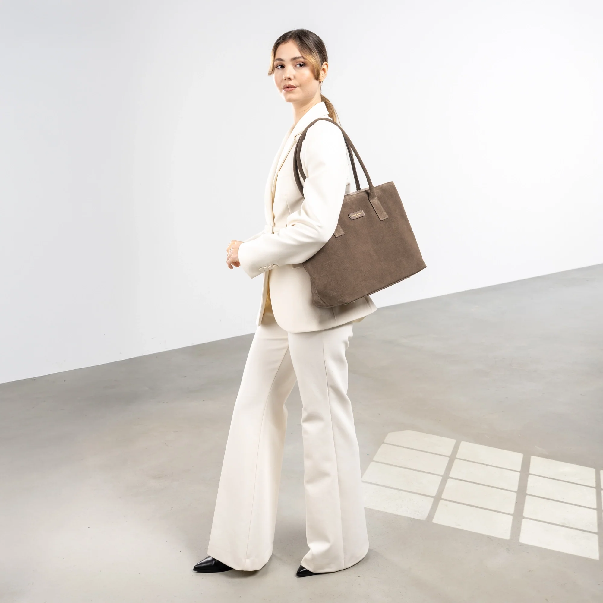 Honoré Elin Taupe Suede shoulder bag - Image 3