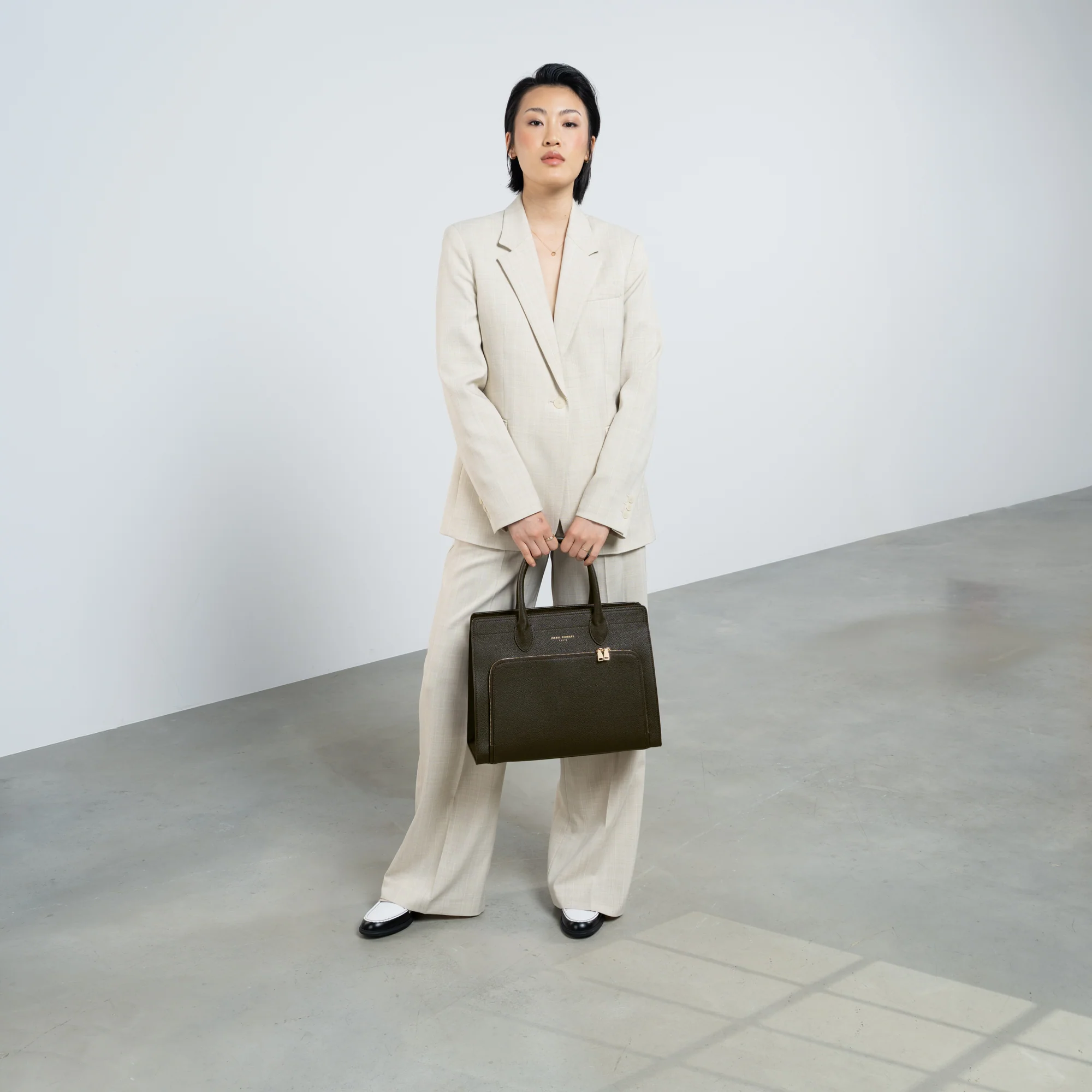 Honoré Nadine brown calfskin leather handbag with 13 inch laptop pocket - Image 2