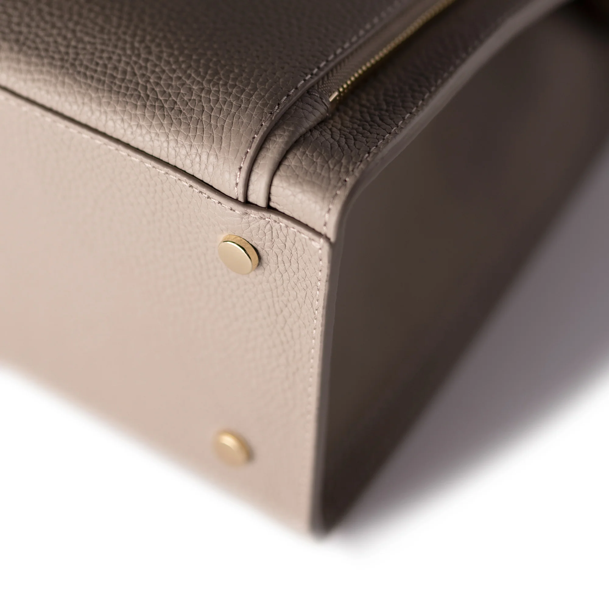 Honoré Nadine taupe calfskin leather handbag with 13 inch laptop pocket - Image 8