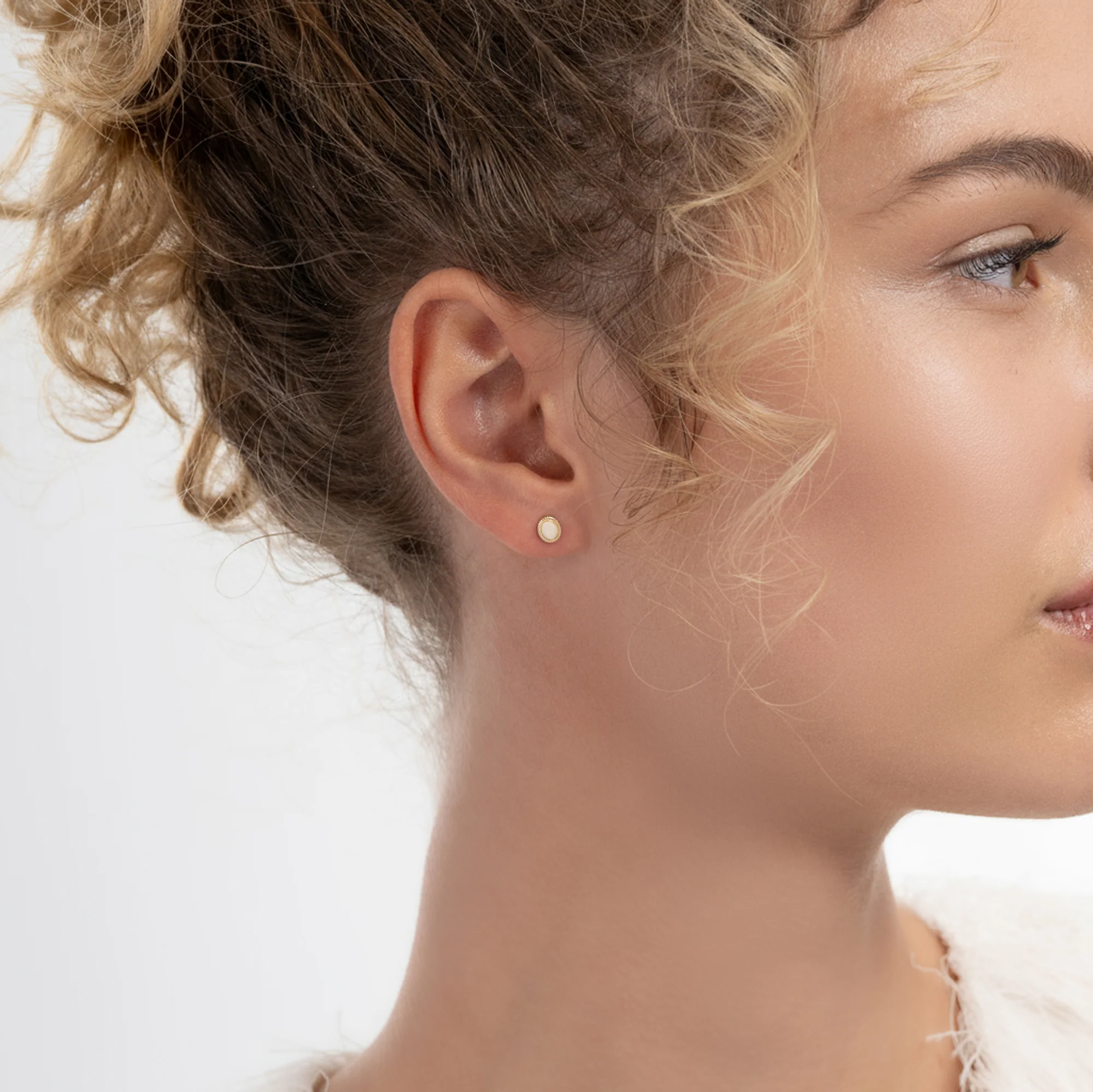 Le Marais Adeline 14 Karat Gold Earrings - Image 3