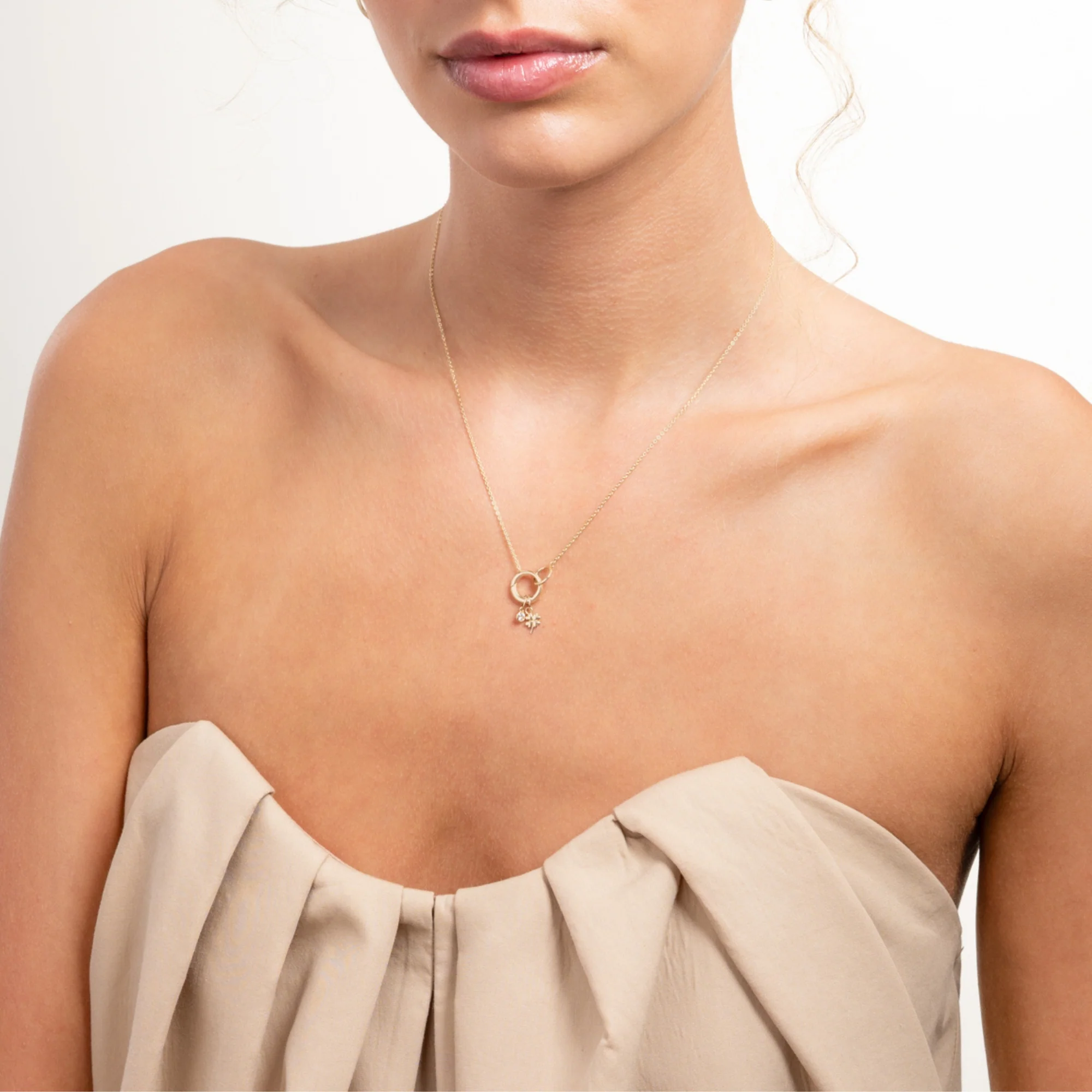 Le Marais Clover 14 karat gold charm - Image 5