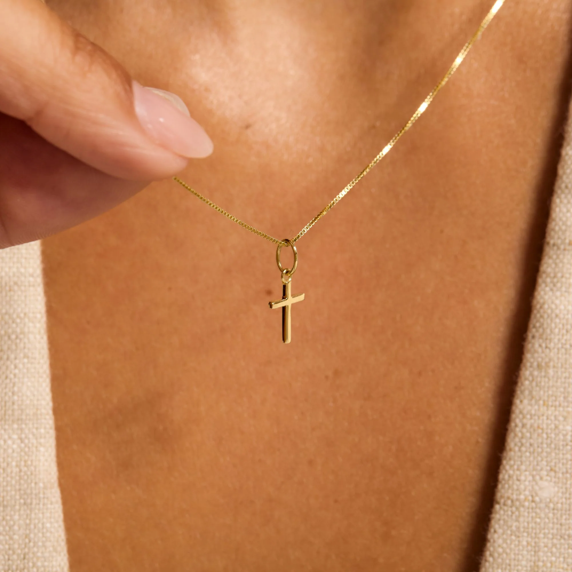 Le Marais Cross 14 karat gold charm - Image 2