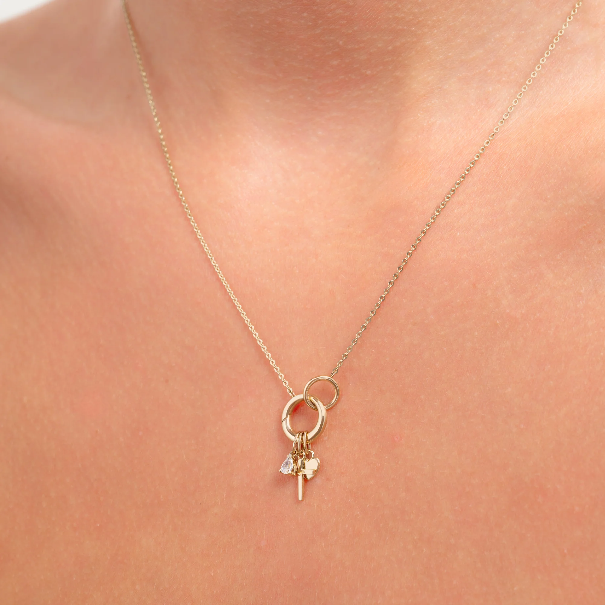 Le Marais Cross 14 karat gold charm - Image 5