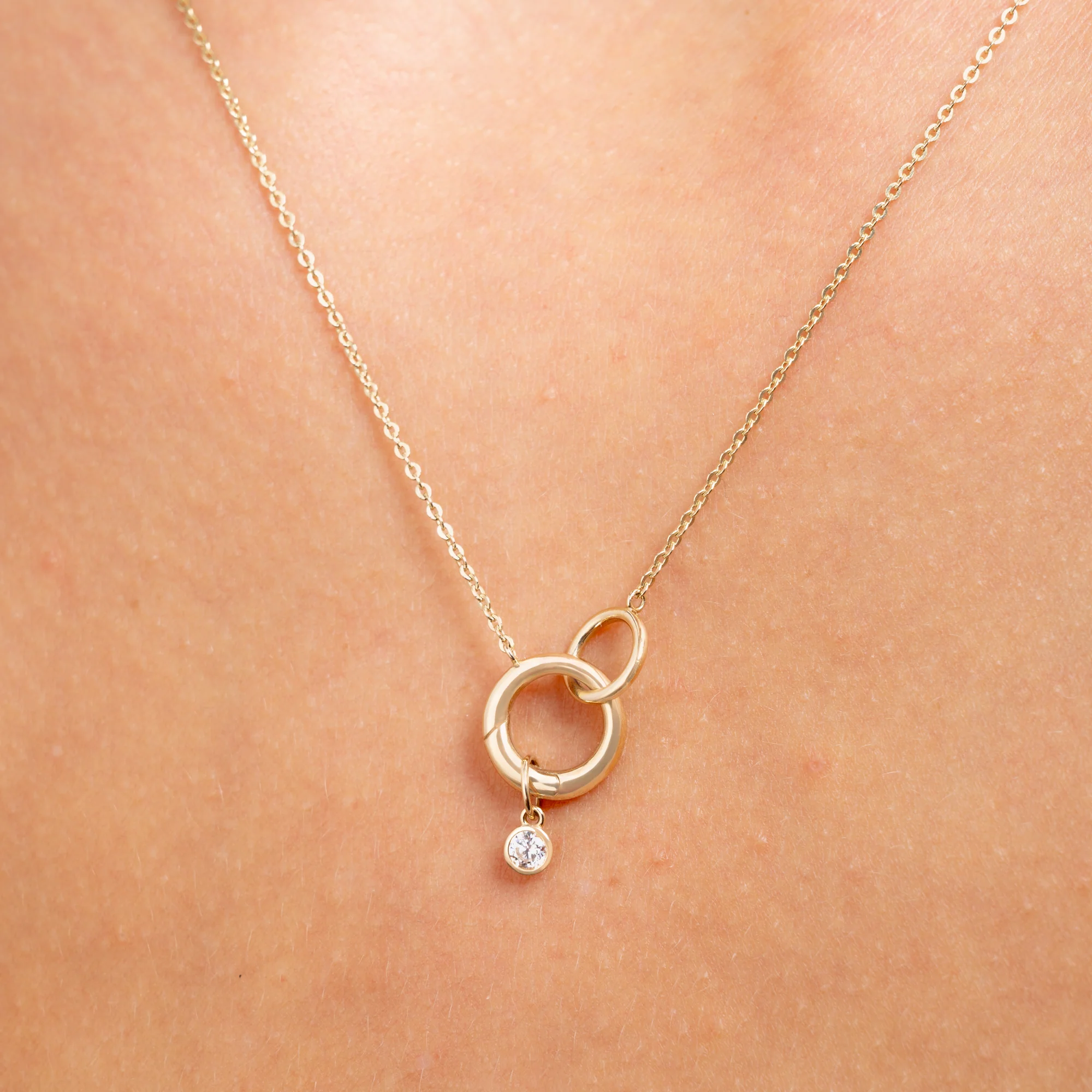Le Marais Round Zirconia 14 karat gold charm - Image 4