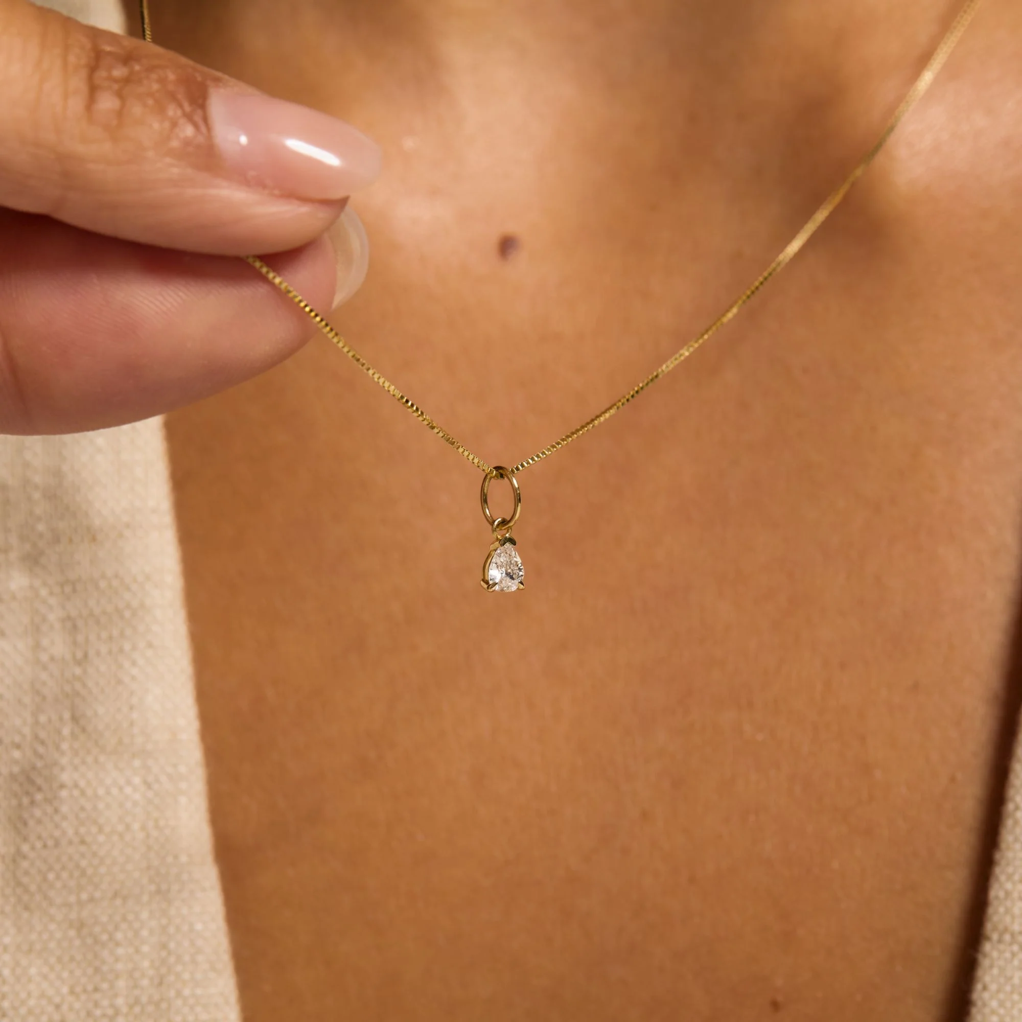 Le Marais Teardrop Zirconia 14 karat gold charm - Image 2