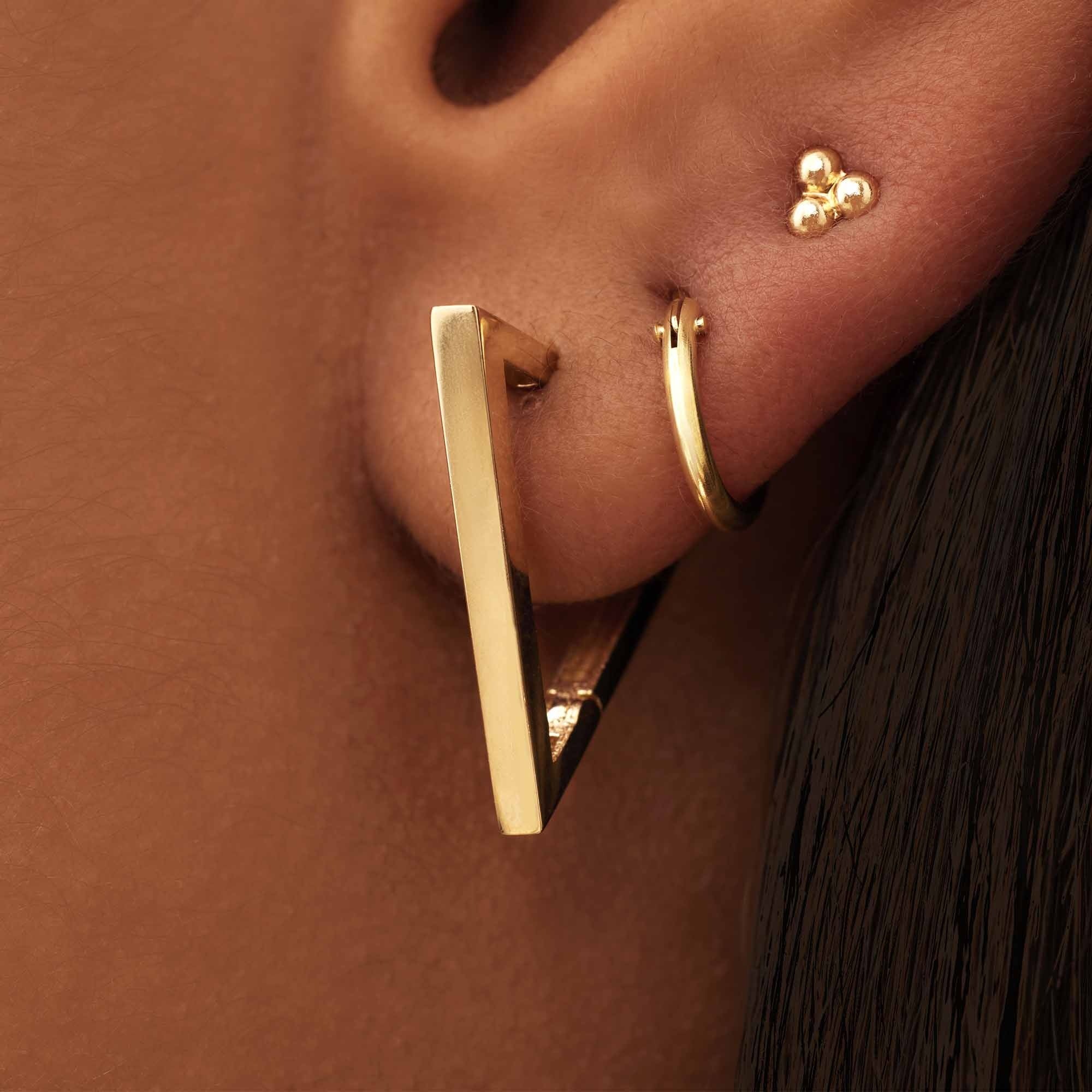 Monceau Jolie 14 karat gold triangle earrings - Image 3