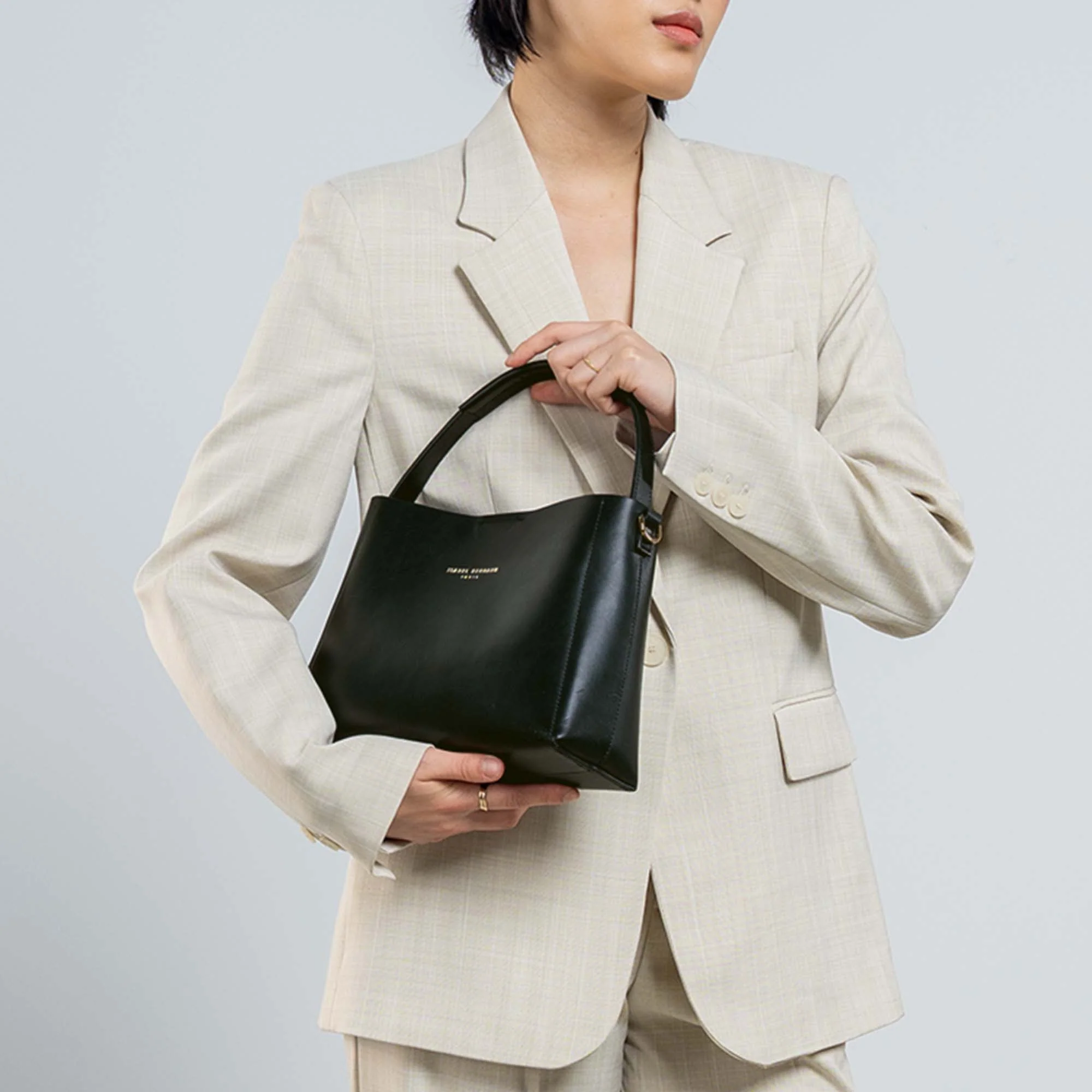 Montmartre Béatrice Midi black vegetable tanned leather handbag - Image 2