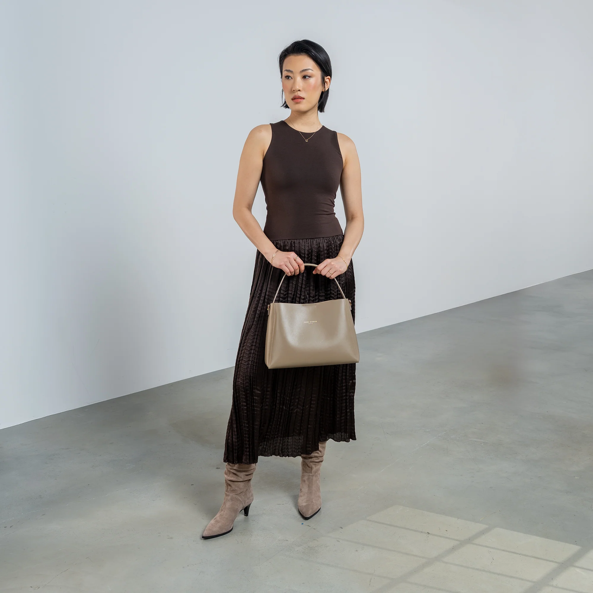 Montmartre Béatrice taupe vegetable tanned leather handbag - Image 3