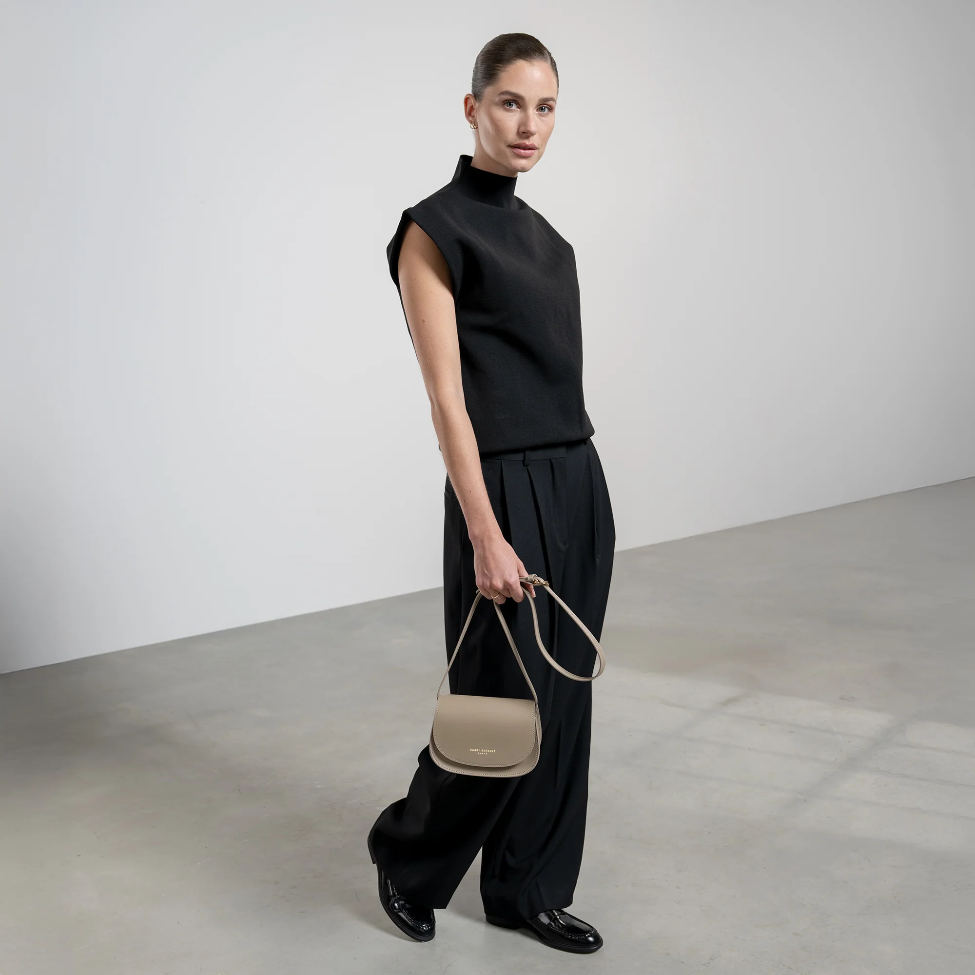 Montmartre Manon taupe vegetable tanned leather crossbody bag - Image 3