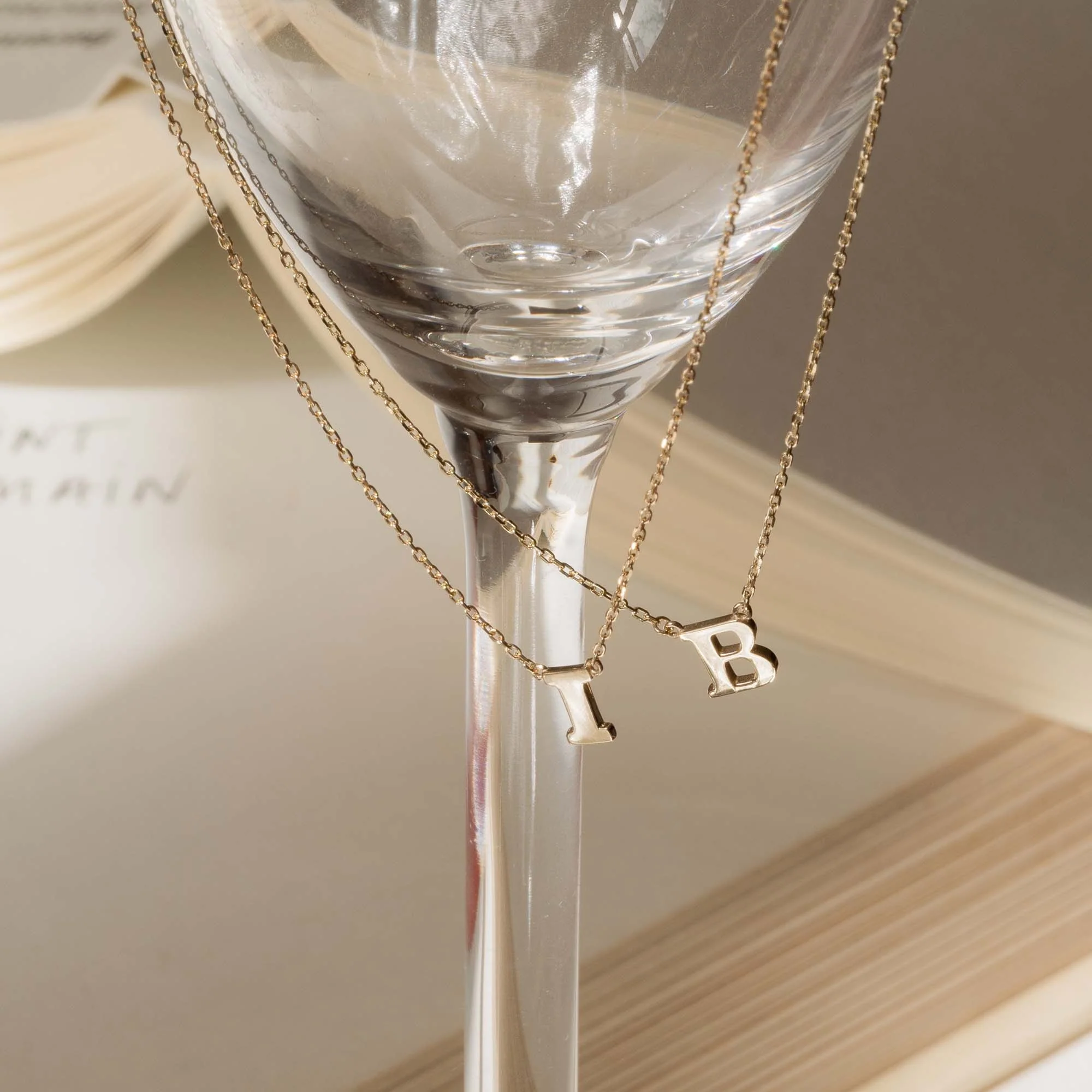 Le Marais Chloé 14 karat gold initial necklace with letter - Image 5