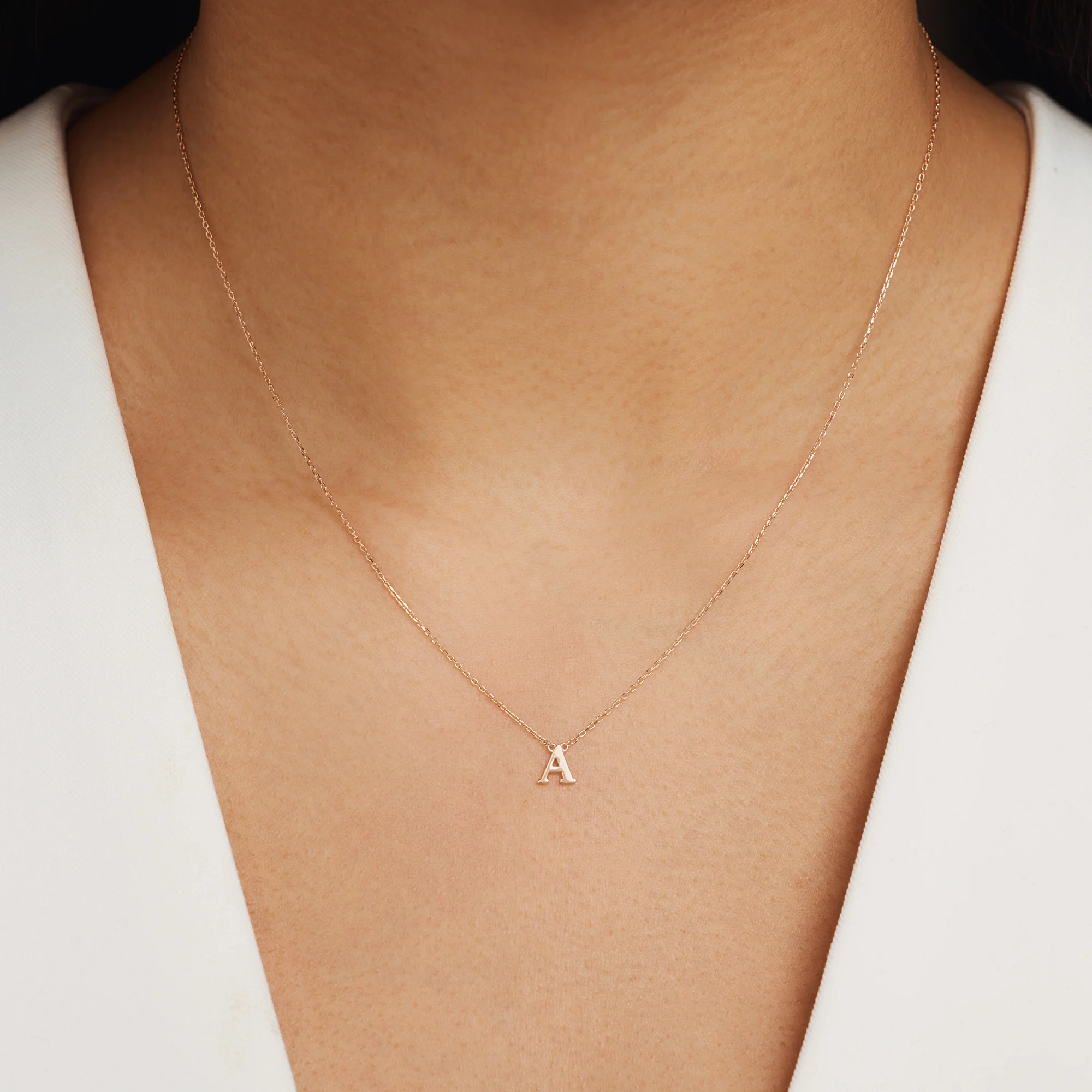 La Concorde Chloé 14 karat rose gold initial collier with letter - Image 3