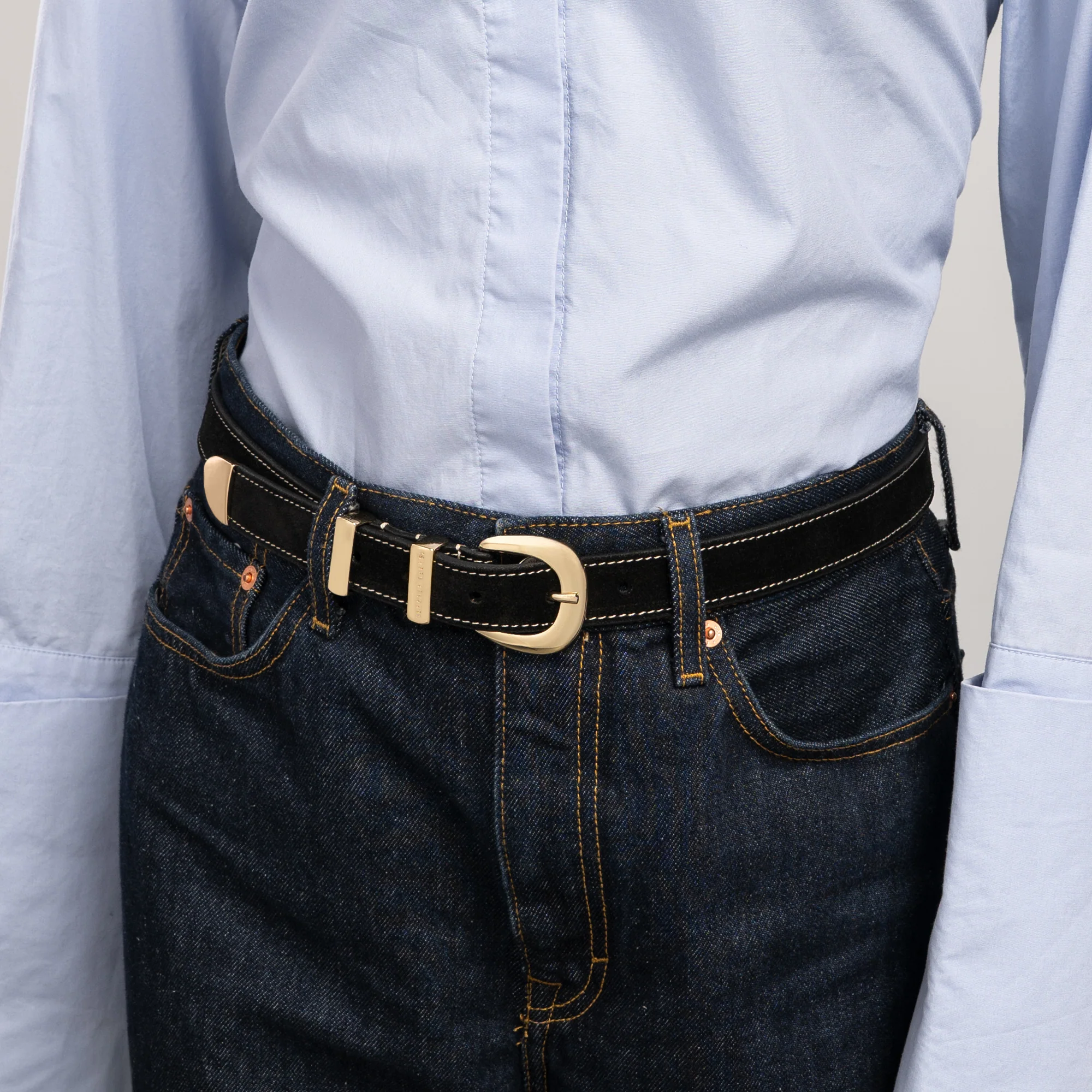 Rêveur Mathilde Suede Black belt with gold-coloured buckle - Image 2