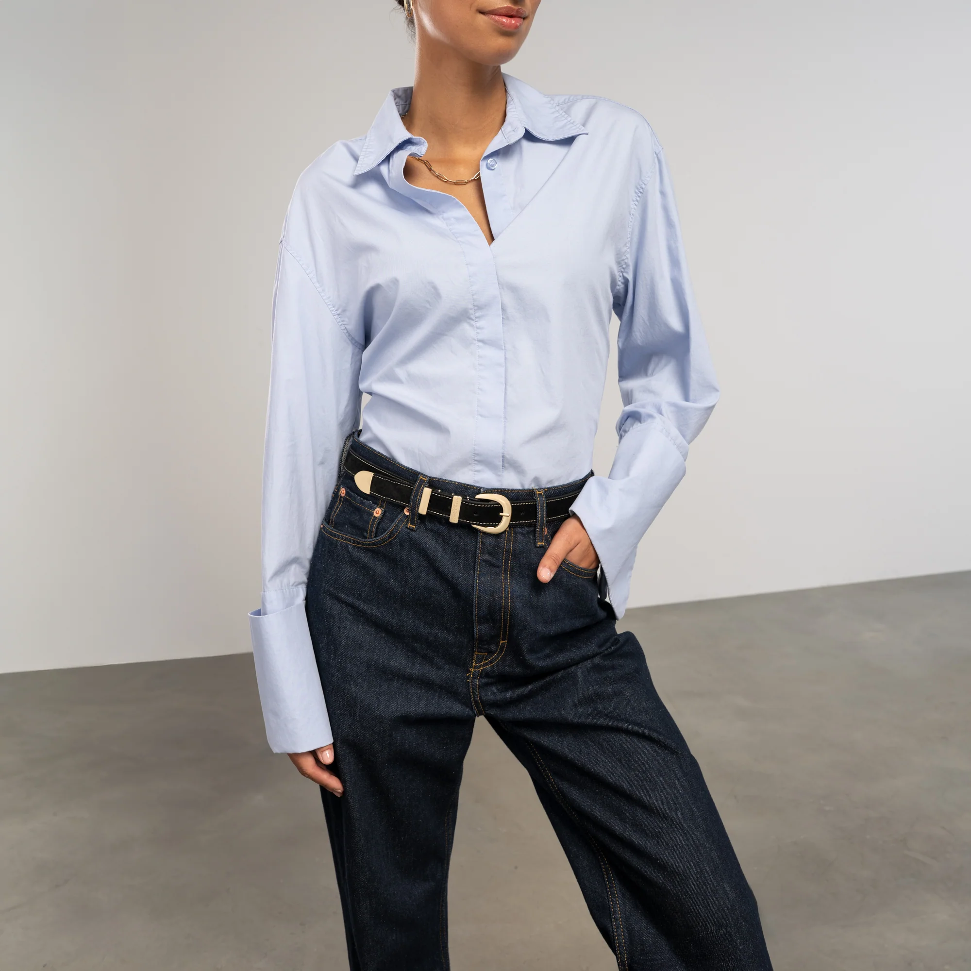 Rêveur Mathilde Suede Black belt with gold-coloured buckle - Image 3