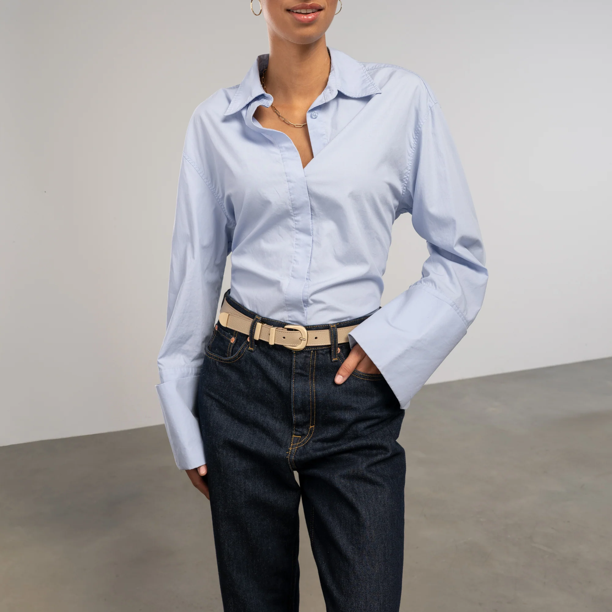 Rêveur Mathilde Taupe calfskin belt with gold-coloured buckle - Image 3
