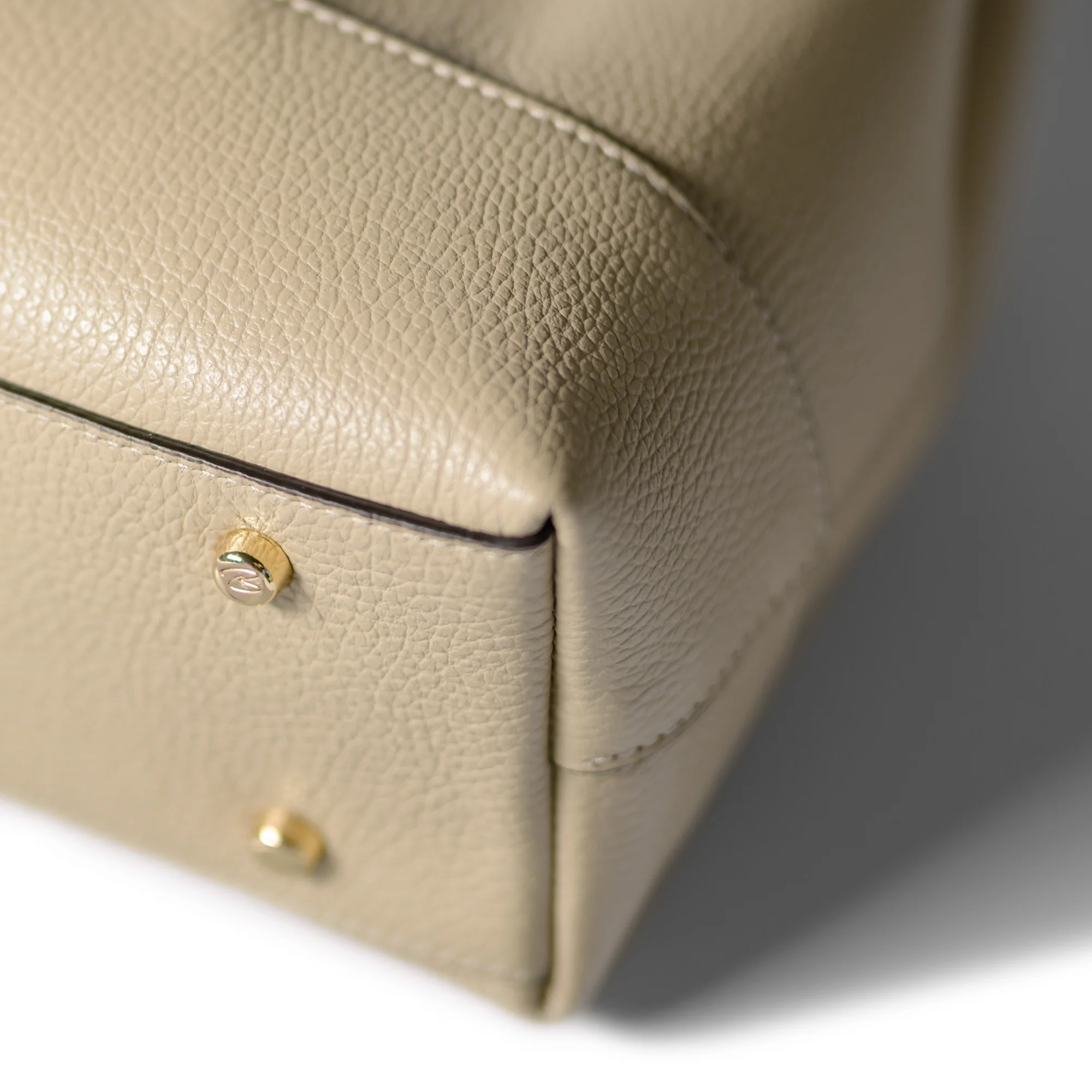 Femme Forte Macie taupe calfskin leather shoulder bag - Image 7