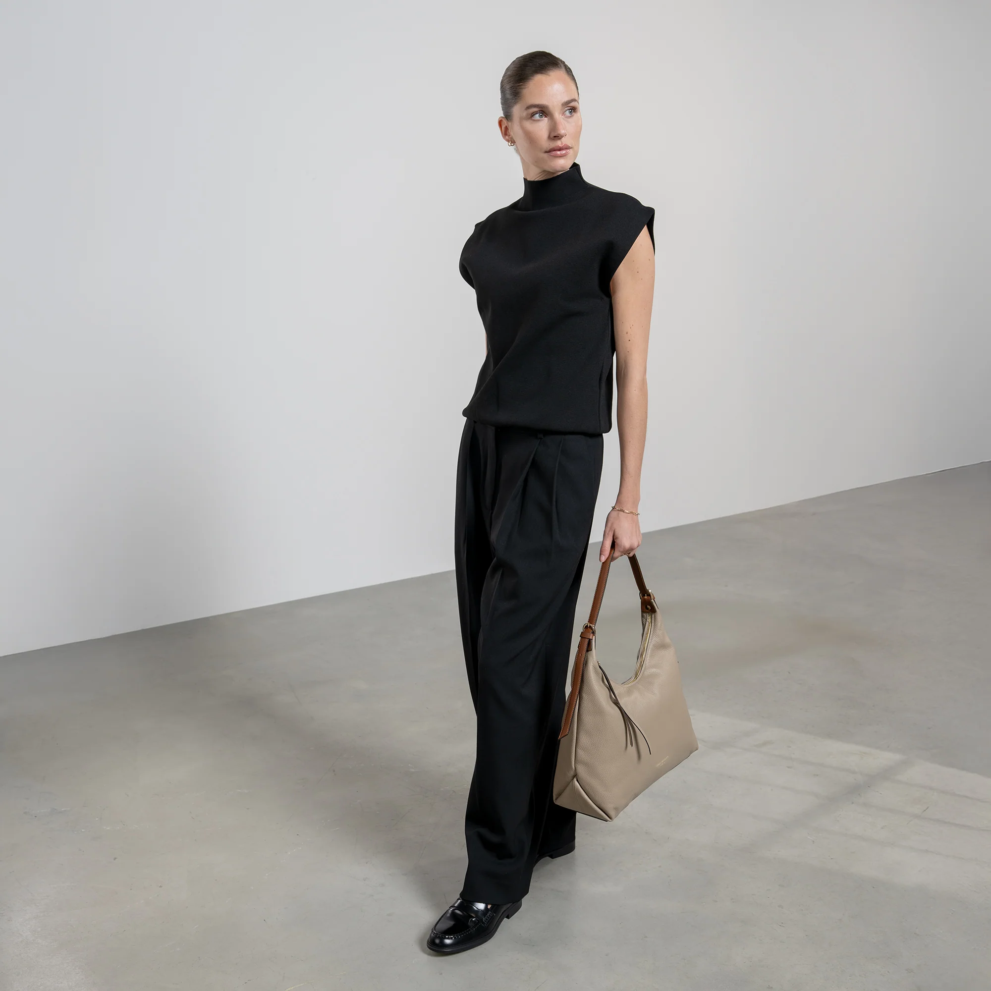 Honoré Muriel taupe calfskin leather shoulder bag - Image 3