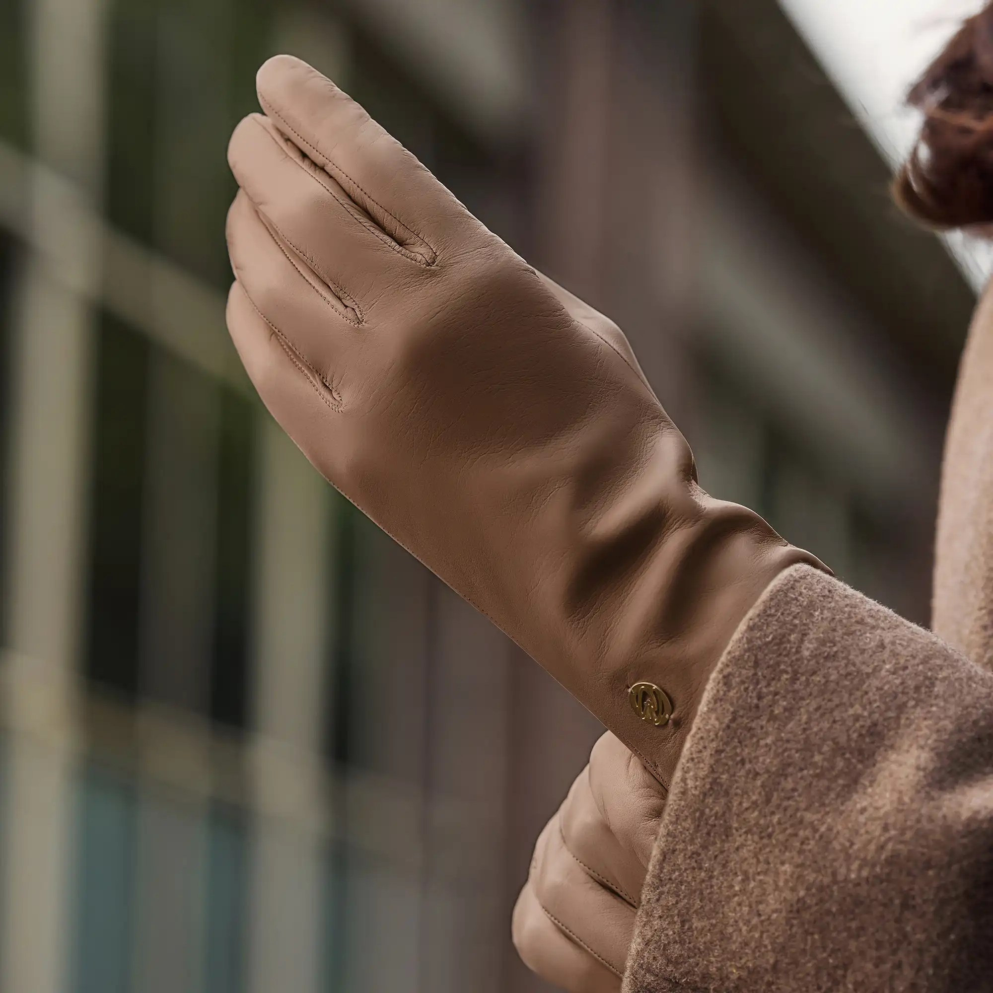 Honoré Eleanor taupe goatskin leather gloves - Image 3
