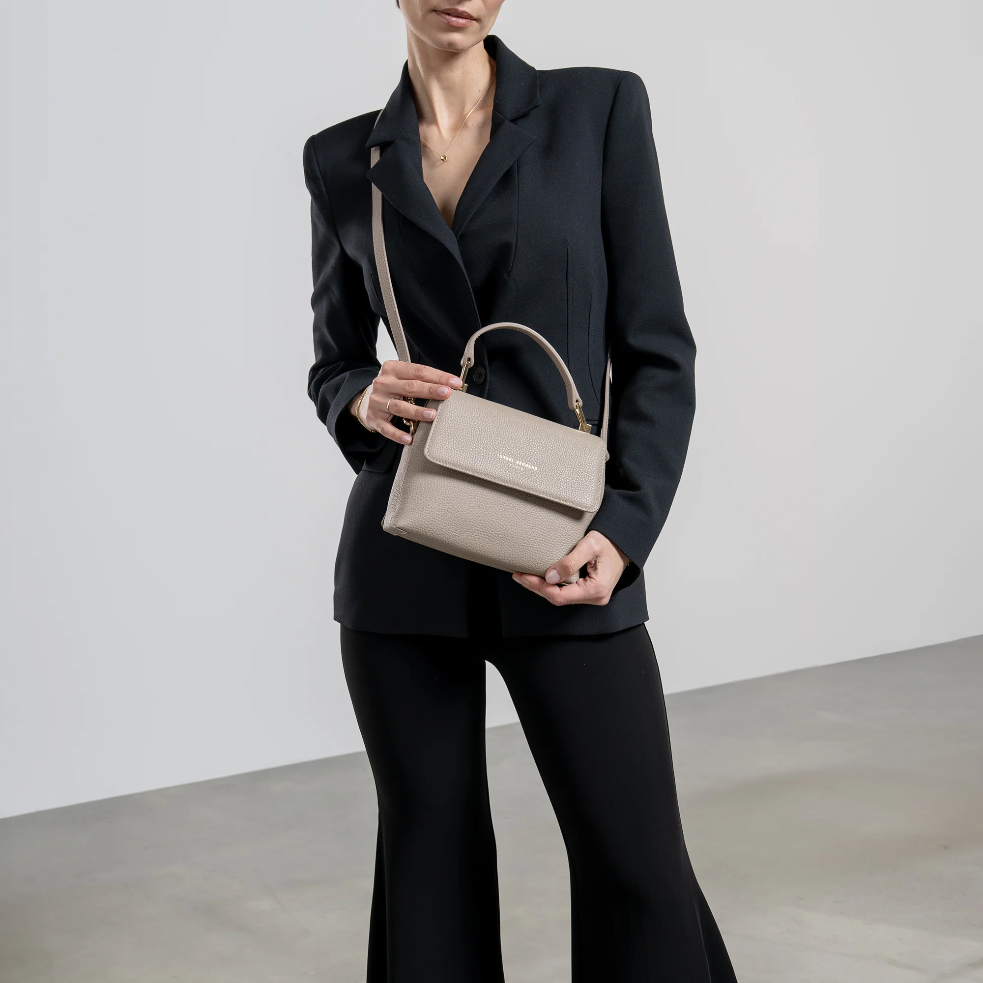 Femme Forte Heline taupe calfskin leather handbag - Image 2