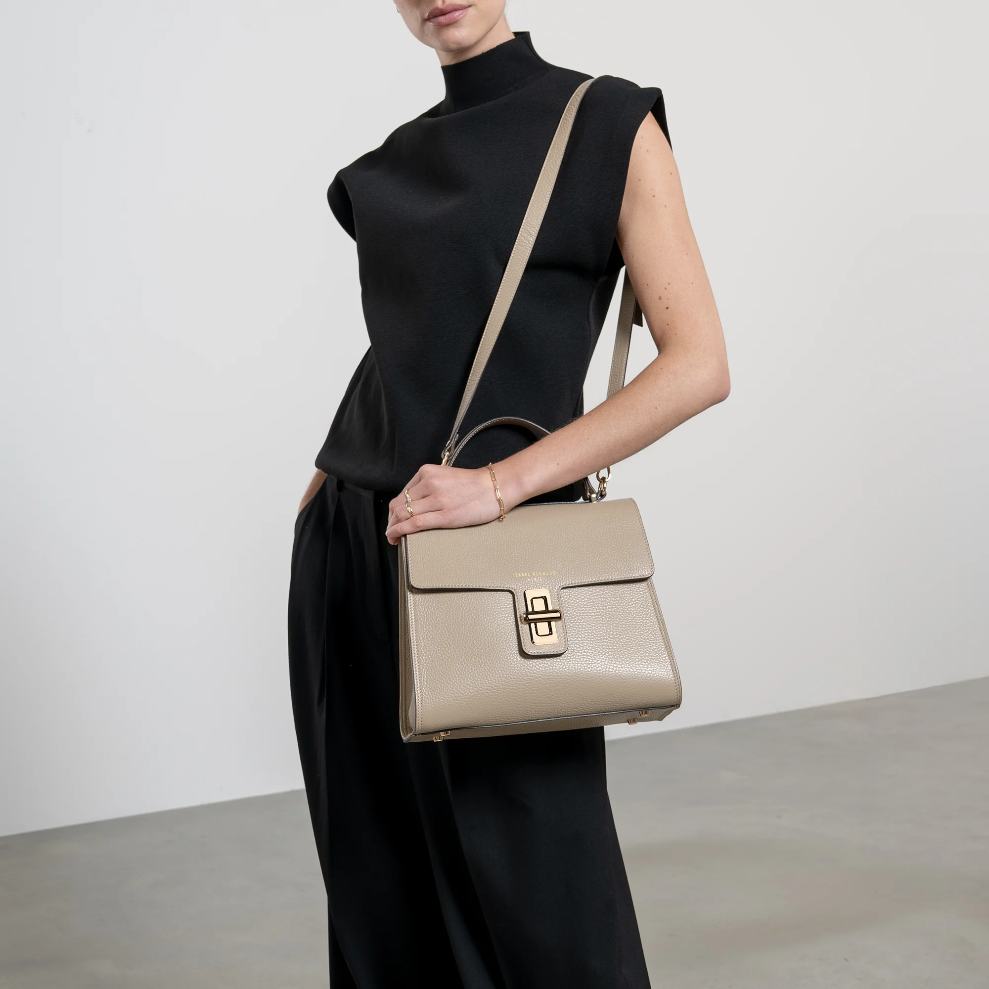 Femme Forte Simone Midi taupe leather handbag calfskin leather - Image 2
